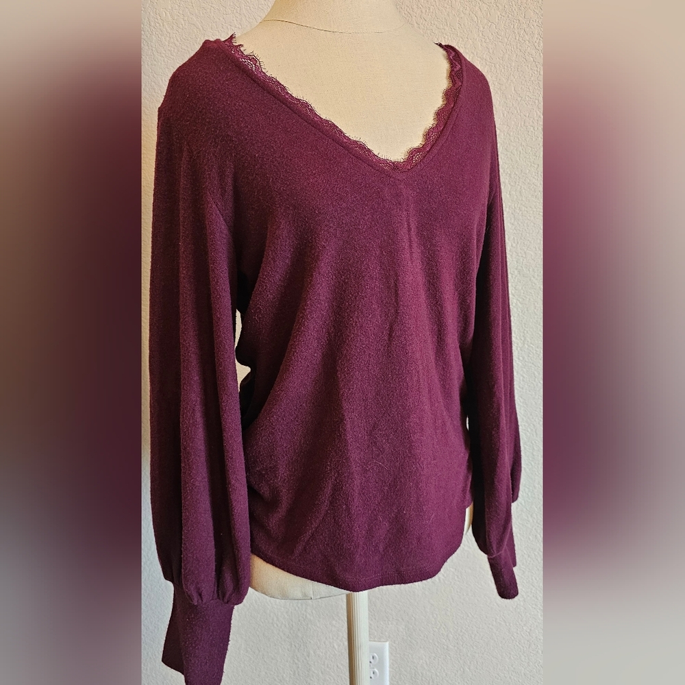 WRANGLER RETRO V-neck Lace Trim Balloon Sleeve Sweater. Wine/Mauve Medium